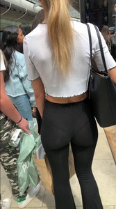 Szczupła blondyna 2