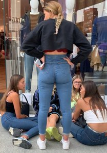 Laska w jeansach kuca 7