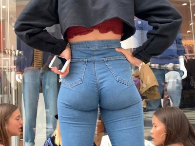Laska w jeansach kuca 8