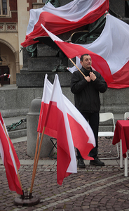Prawicowa akcja na rynku głównym w Krakowie 11 listopada. 8
