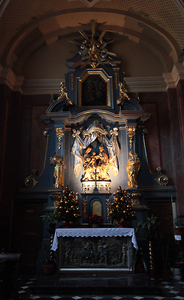 Szopka w krakowskim kościele Bernardynów i inne ujęcia wnętrz świątyni. 3