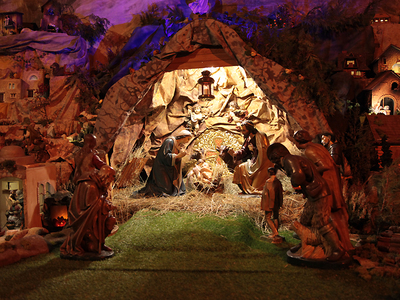 Szopka w krakowskim kościele Bernardynów i inne ujęcia wnętrz świątyni. 5