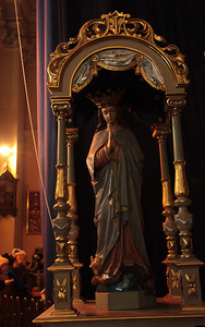 Szopka w krakowskim kościele Bernardynów i inne ujęcia wnętrz świątyni. 13