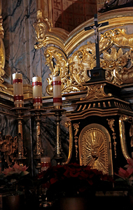 Szopka w krakowskim kościele Bernardynów i inne ujęcia wnętrz świątyni. 14