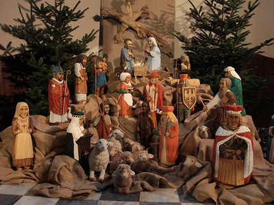 Szopka w krakowskim kościele Bernardynów i inne ujęcia wnętrz świątyni. Szopka u św Józefa. 1