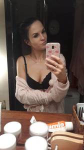 Sprzedam zdjęcia żony 1