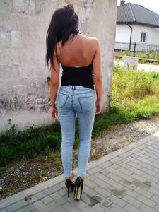 Zboczona żonka lubi wypinac dupe 2