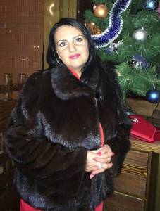 Elegancka kurwa wybiera się na wesele 1