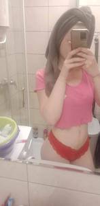 Młodziutka dziewczyna 1