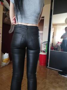 Niesamowicie okrągła pupa mamuśki 1