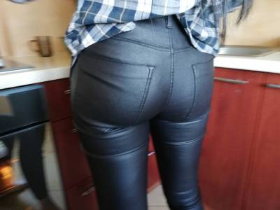 Błyszczące spodnie i koszula podoba się ? 7