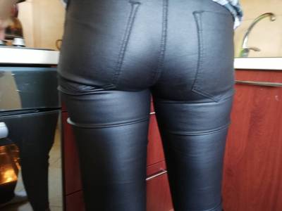 Błyszczące spodnie i koszula podoba się ? 8