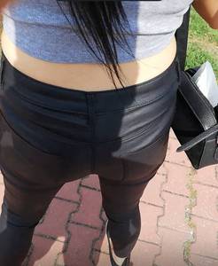 Takie dupsko na spacerze aż się faceci odwracali 5