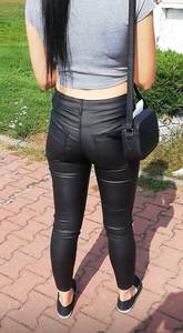 Takie dupsko na spacerze aż się faceci odwracali 8