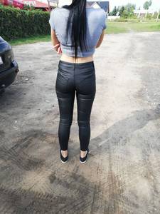 Takie dupsko na spacerze aż się faceci odwracali 11