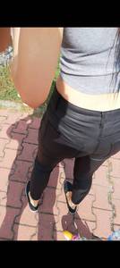 Takie dupsko na spacerze aż się faceci odwracali 15