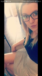 Kurwa grzecznie czeka na jebanie