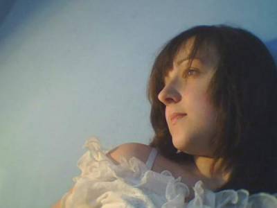 Z profilu zboku twarzy :D 